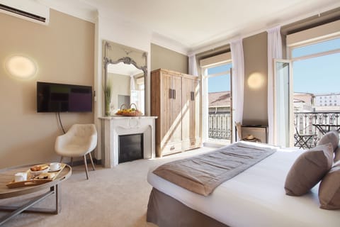 Junior Suite, Balcony | In-room safe, desk, iron/ironing board, free WiFi