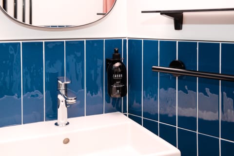 Standard Double Room, 1 Double Bed | Bathroom | Shower, hair dryer, towels