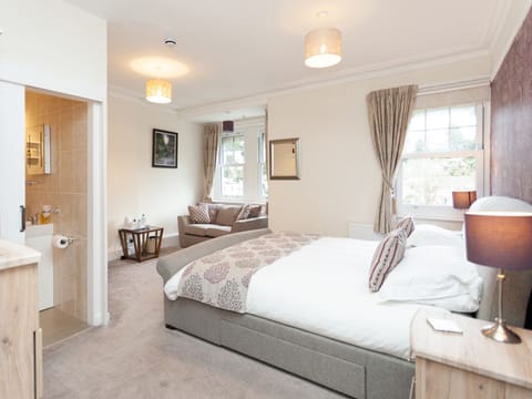 Superior Double Room, Ensuite, Garden View