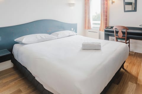 Double Room | Desk, blackout drapes, soundproofing, rollaway beds