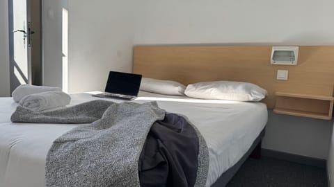 Double Room, Shared Bathroom | Desk, laptop workspace, soundproofing, free WiFi