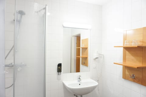 Five-Bed Room | Bathroom | Free toiletries, hair dryer, towels