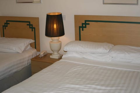 Triple Room | In-room safe, desk, free WiFi, bed sheets