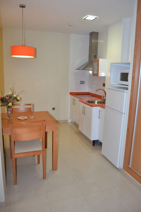 Standard Studio | Private kitchen | Full-size fridge, microwave, stovetop, coffee/tea maker