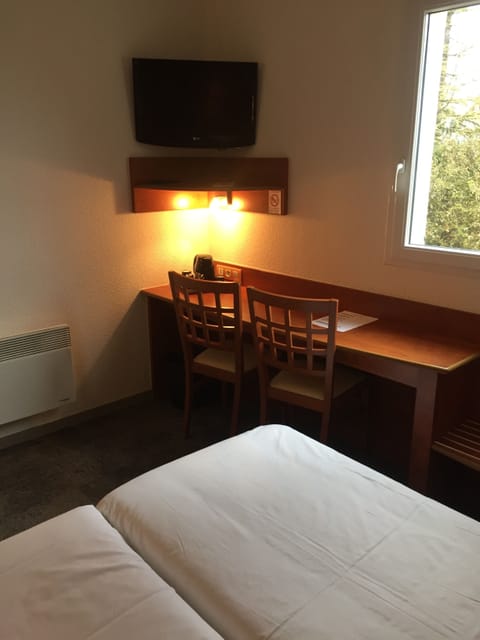 Comfort Twin Room | Premium bedding, desk, blackout drapes, soundproofing