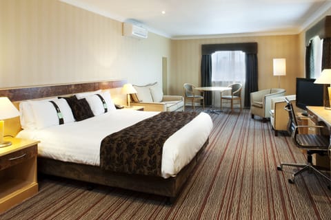 Premium Room, 1 Double Bed with Sofa bed | 1 bedroom, in-room safe, desk, iron/ironing board