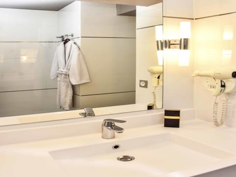 Privilege, Suite, 1 Double Bed with Sofa bed, Balcony, Ocean View | Premium bedding, minibar, in-room safe, desk