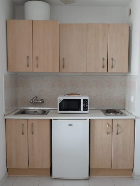 Studio, Terrace, Sea View | Private kitchenette | Fridge, microwave, stovetop, coffee/tea maker
