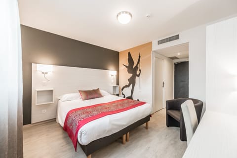 Comfort Double Room | Select Comfort beds, in-room safe, desk, blackout drapes