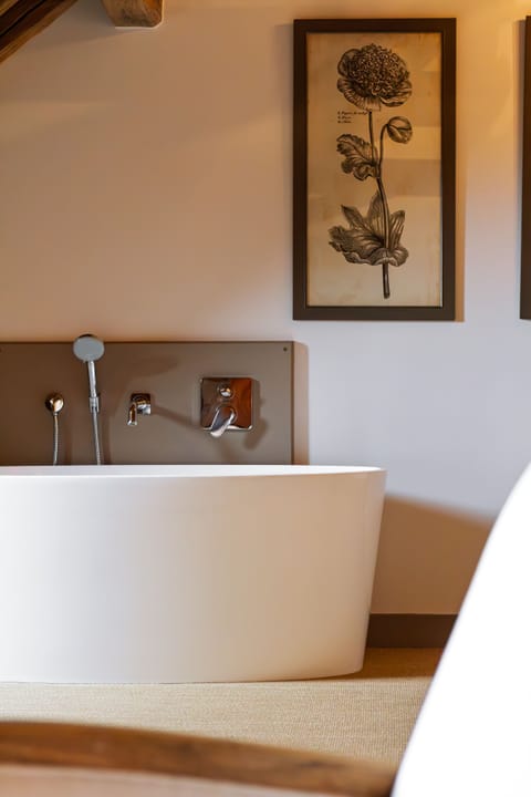 Les Privilèges | Hypo-allergenic bedding, minibar, in-room safe, individually decorated