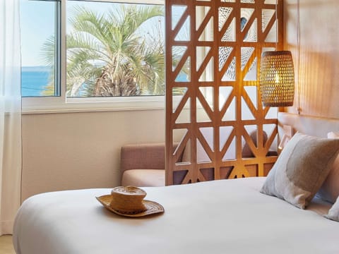 Privilege, Room, 1 Double Bed, Sea View | Premium bedding, in-room safe, desk, laptop workspace