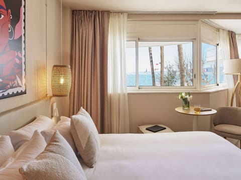 Classic Room, 1 Double Bed, Sea View | Premium bedding, in-room safe, desk, laptop workspace