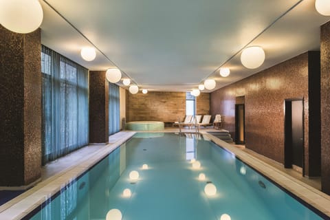 Indoor pool, sun loungers