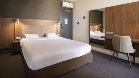 Standard Room, 1 Double Bed | 1 bedroom, premium bedding, desk, laptop workspace