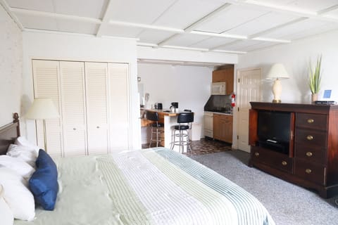 Standard Room, Kitchenette, Beachside | Individually decorated, individually furnished, iron/ironing board