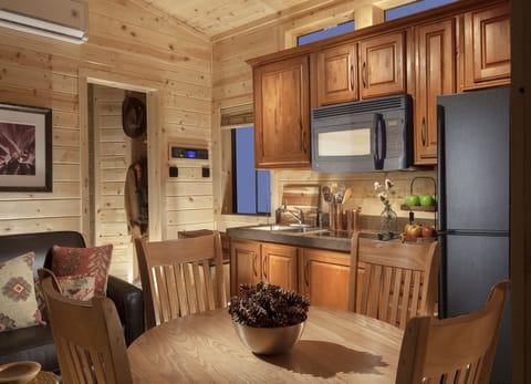 Red Cliff View Two Bedroom Cabin | Private kitchen | Coffee/tea maker