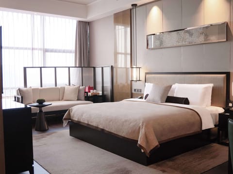 Suite, 1 King Bed (CEO) | Premium bedding, down comforters, minibar, in-room safe