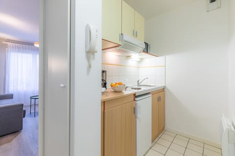 Apartment, 1 Double Bed with Sofa bed | Private kitchen | Fridge, microwave, stovetop, coffee/tea maker