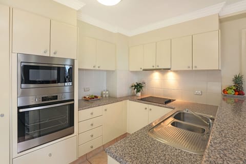 Superior Apartment, 2 Bedrooms | Private kitchen | Fridge, microwave, oven, stovetop