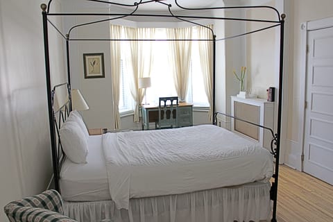 Superior Room | Desk, iron/ironing board, free WiFi, bed sheets