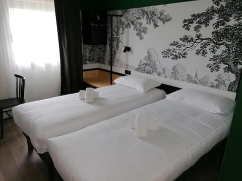 Twin Room | Desk, soundproofing, iron/ironing board, free WiFi