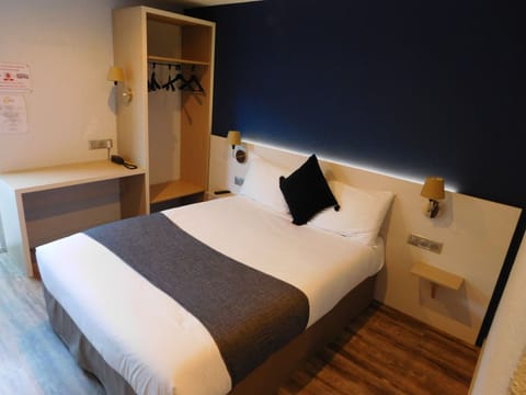 Superior Room | Desk, soundproofing, bed sheets