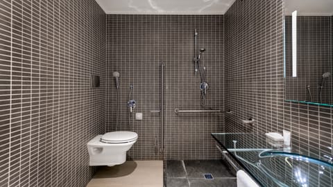 Combined shower/tub, deep soaking tub, eco-friendly toiletries