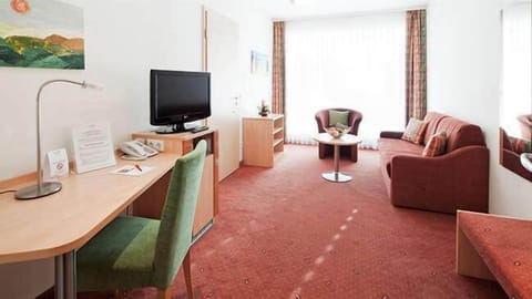 Junior Suite | 1 bedroom, premium bedding, pillowtop beds, in-room safe