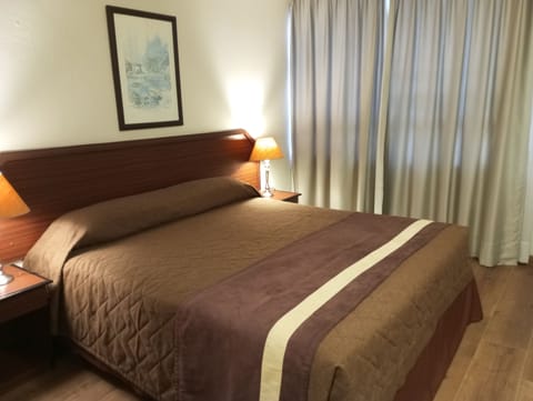 Double Room | Minibar, in-room safe, individually decorated, individually furnished