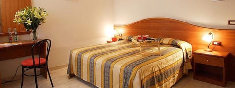 Double Room | In-room safe, desk, soundproofing, free WiFi