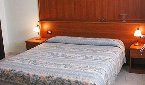 In-room safe, desk, soundproofing, free WiFi