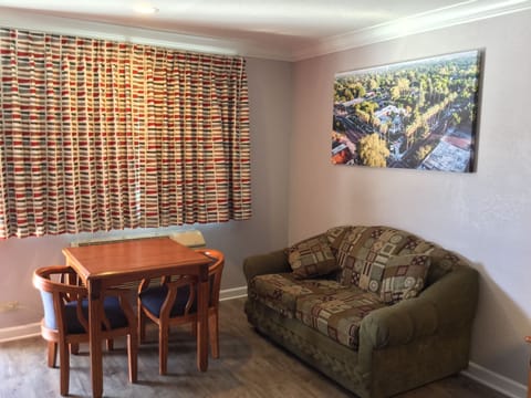 40-inch LED TV with satellite channels, TV, Netflix