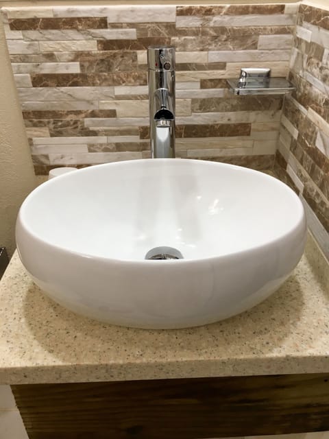 Bathroom sink