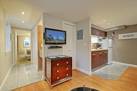 Suite, 1 King Bed | In-room safe, desk, laptop workspace, iron/ironing board