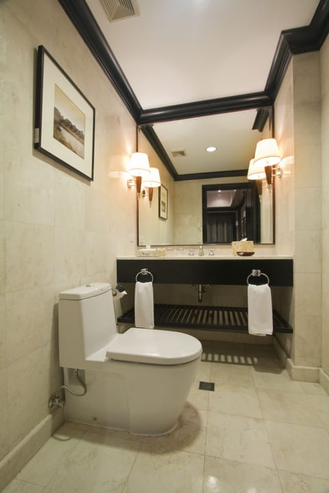 Tagaytay Suite 2 Bedroom | Bathroom sink