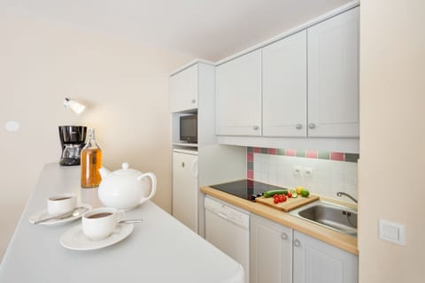 Apartment 7 people - 1 bedroom + 1 sleeping alcove - Terrace or balcony | Private kitchenette | Fridge, microwave, stovetop, dishwasher