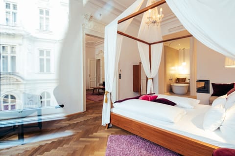 Suite Separée | Premium bedding, down comforters, minibar, in-room safe