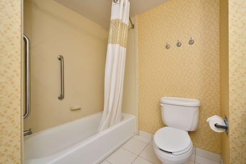 Combined shower/tub, deep soaking tub, free toiletries, hair dryer