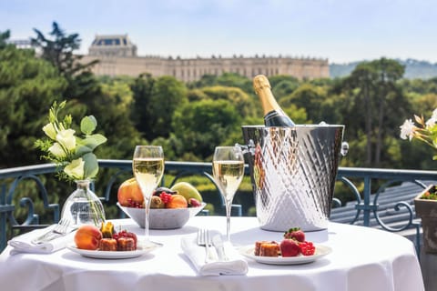 Suite, 1 King Bed (Terrasse Suite, Palace 5 Star) | Hypo-allergenic bedding, in-room safe, desk, iron/ironing board