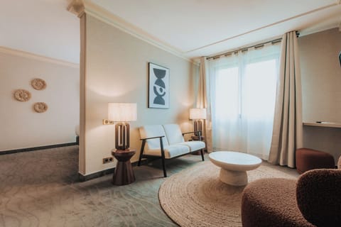 Luxury Double Room | Minibar, in-room safe, individually decorated, desk