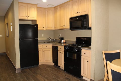 Executive Suite, 1 Bedroom | Private kitchen | Fridge, microwave