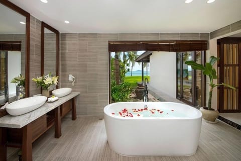 02 Bedroom Ocean suite with private pool | Bathroom | Shower, rainfall showerhead, designer toiletries, hair dryer