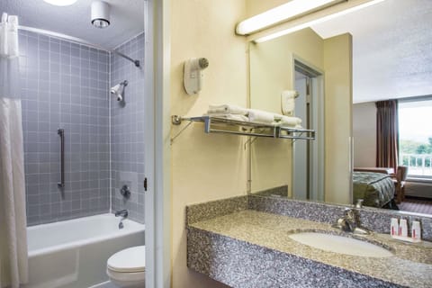 Combined shower/tub, deep soaking tub, free toiletries, hair dryer