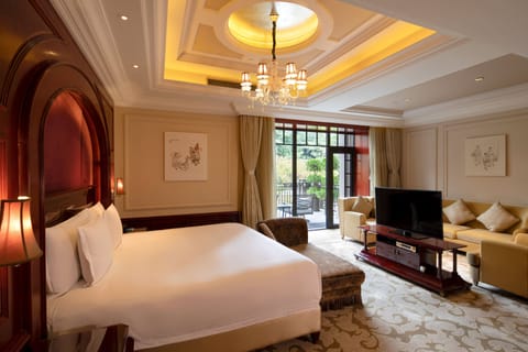 Premium Room (Upgraded) | Down comforters, minibar, in-room safe, desk