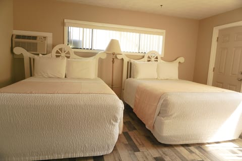 Beach House - 1st Floor | Free WiFi, bed sheets