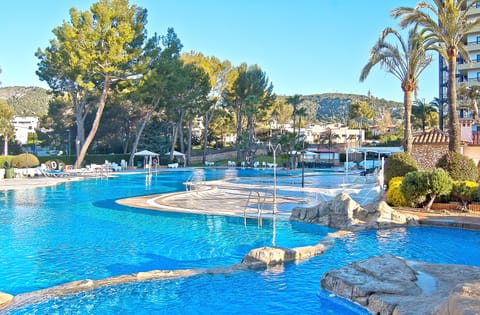 Outdoor pool, sun loungers