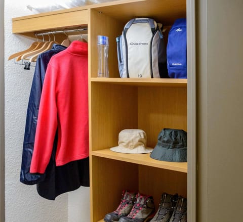 Standard Twin Room, 2 Twin Beds | Memory foam beds, in-room safe, desk, blackout drapes