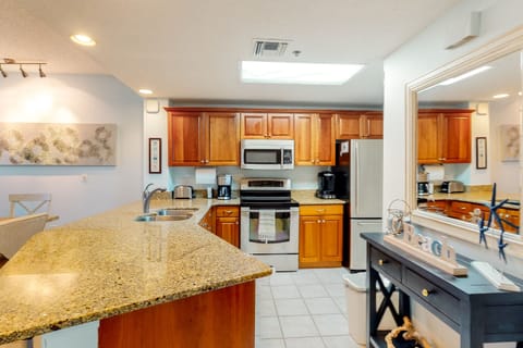 Condo, 2 Bedrooms (Deluxe) | Private kitchen | Fridge, microwave, coffee/tea maker