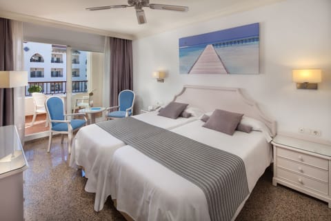 1 bedroom, desk, blackout drapes, free WiFi