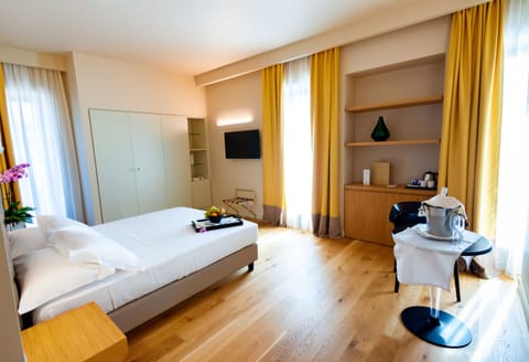 Superior Double Room | Minibar, in-room safe, desk, soundproofing